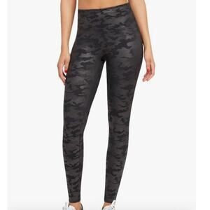Spanx Faux Leather Camouflage Shaping Leggings Gray Black Size S NWOT